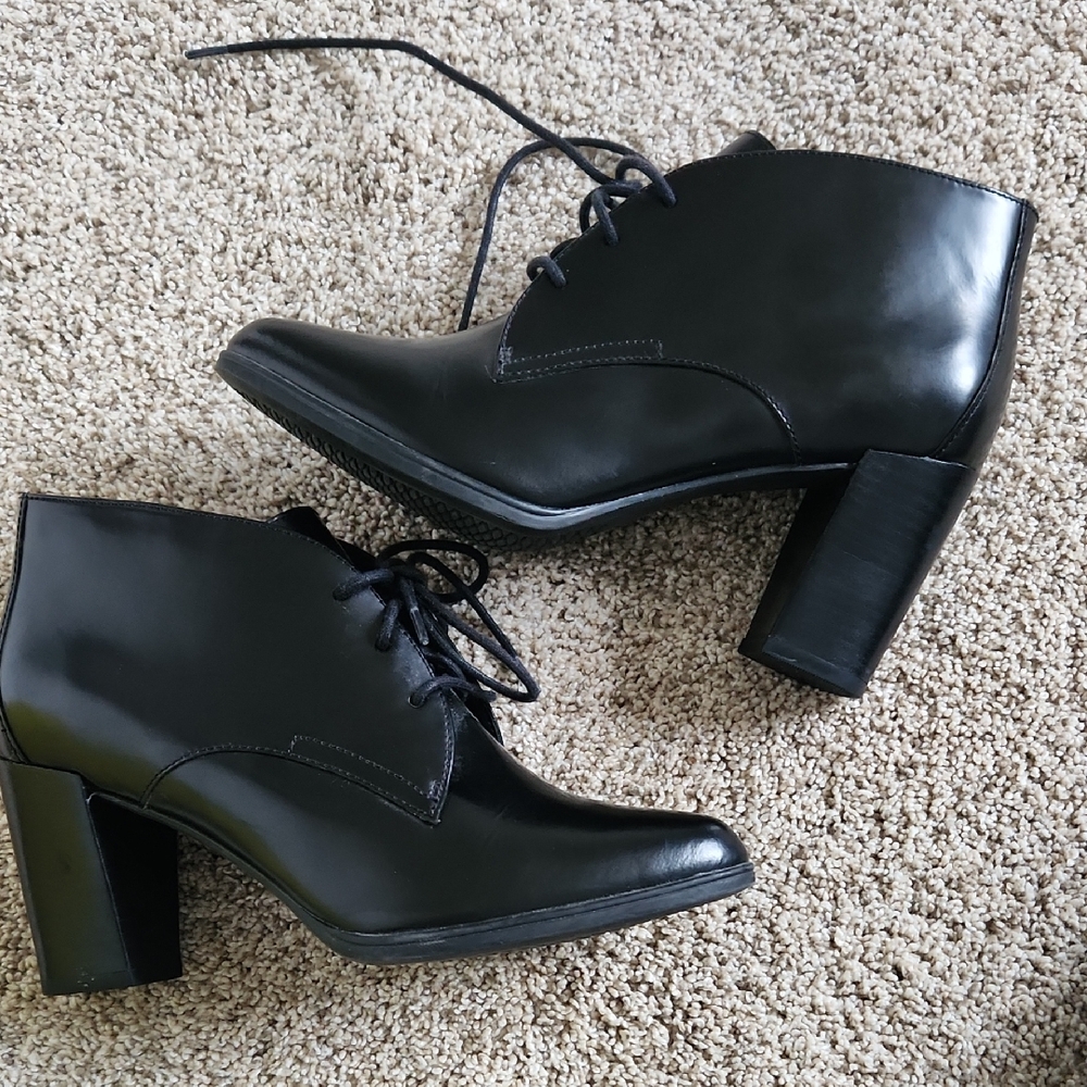 NWOT Clarks Black Leather Ankle Booties